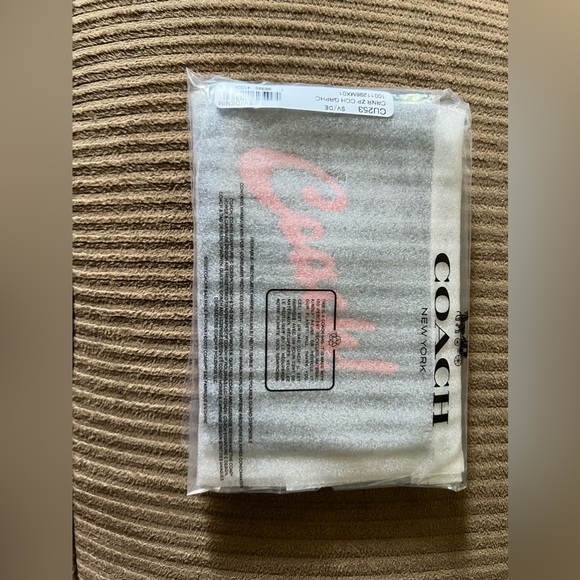 Coach Corner Zip Wristlet With Coach Graphic nwt in packaging - Picture 4 of 5